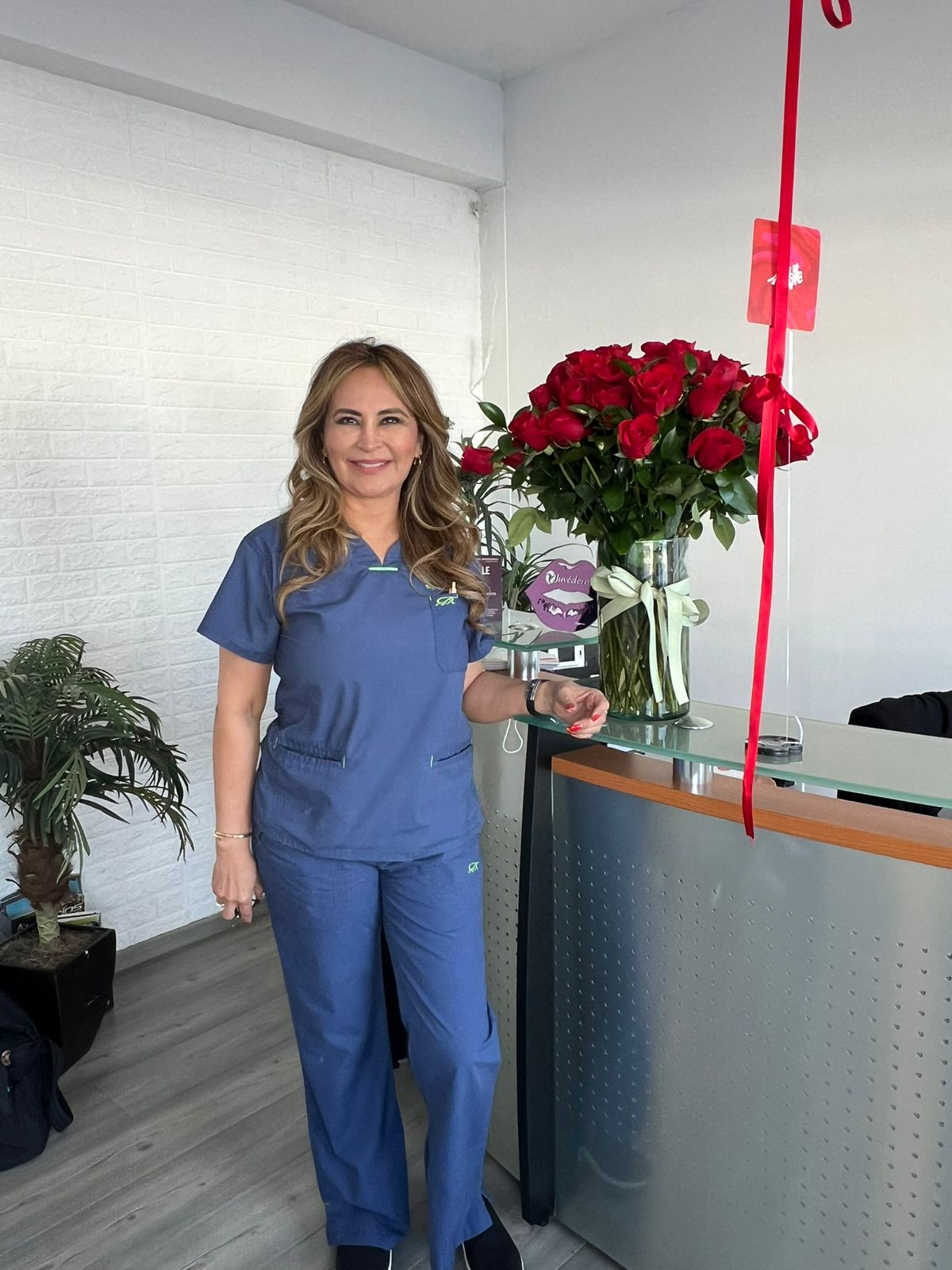Dra. Carmen Arvayo en consultorio